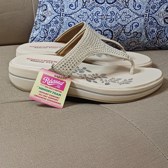 Skechers Relaxed Fit sandals natural NWT - Picture 8 of 12